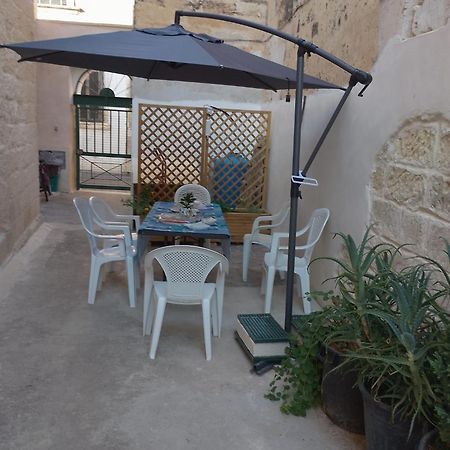 La Corte Della Zia Santa Apartment San Cesario di Lecce Luaran gambar