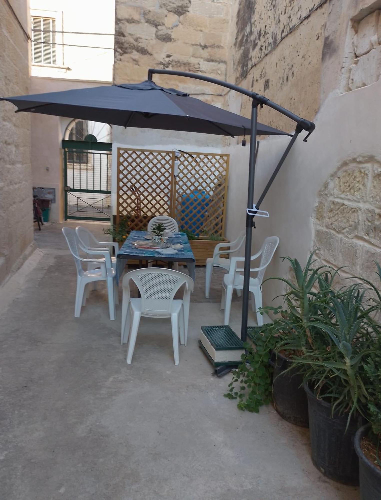 La Corte Della Zia Santa Apartment San Cesario di Lecce Luaran gambar